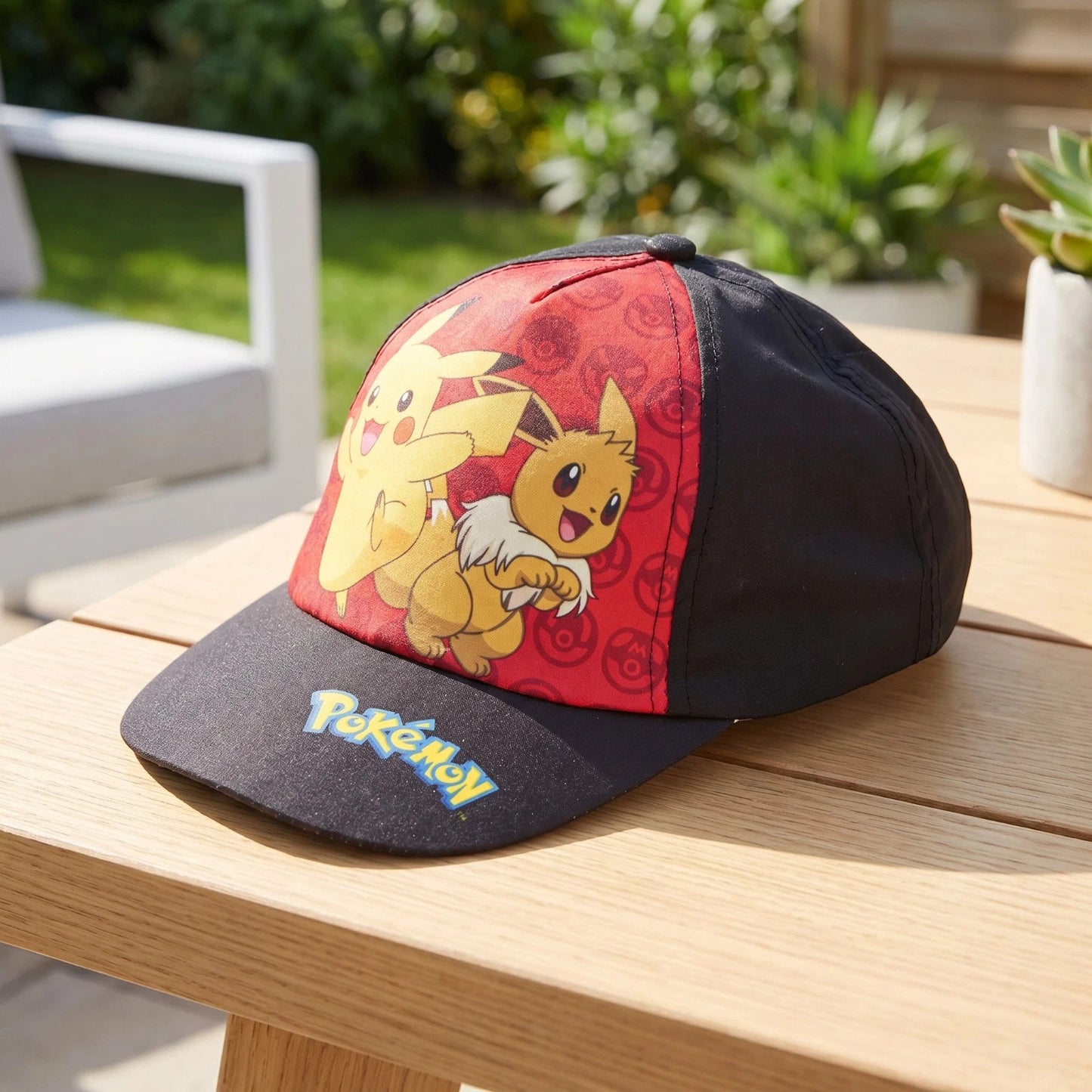 Pokémon - Cappellino 55cm con Visiera Nero e Rosso a Tema Pikachu ed Eevee
