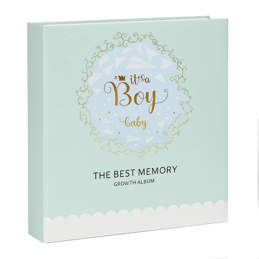 Album fotografico per neonato It's a Boy The Best Memory Growth Album con copertina verde pastello e dettagli dorati su sfondo bianco