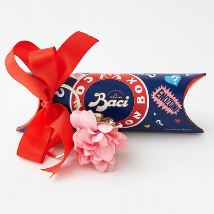 Baci Perugina BaciONbox - Confezione Regalo con Fiocco Rosso e Portachiavi Corona con Nappina Rosa