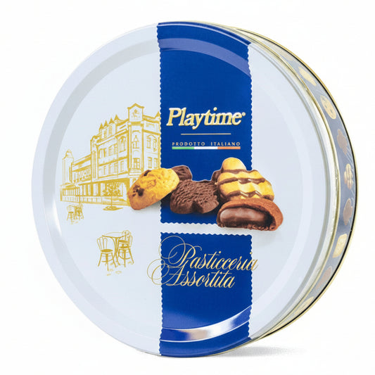 Scatola di latta rotonda Playtime Pasticceria Assortita con biscotti italiani e grafica blu e bianca su sfondo bianco