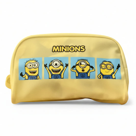 Astuccio giallo Minions con stampa frontale divisa in quattro riquadri con le espressioni dei personaggi e logo Minions su sfondo bianco
