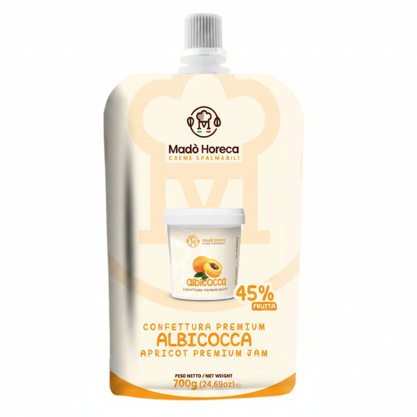 Doypack flessibile da 700g di Confettura Premium di Albicocca Madò Horeca con grafica chiara e arancione e immagine di albicocche fresche su sfondo bianco