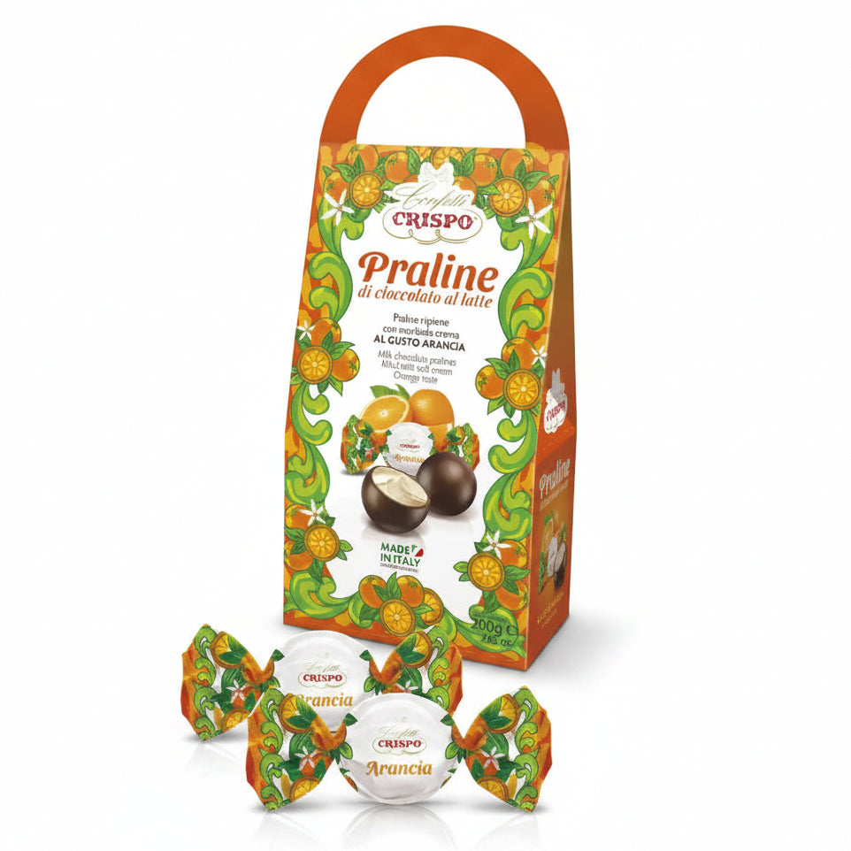 Confezione regalo con manico da 200g di praline di cioccolato al latte Crispo al gusto arancia con grafica decorata a tema agrumi e praline incartate su sfondo bianco