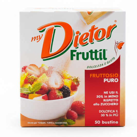 Confezione da 50 bustine di My Dietor Fruttil Fruttosio Puro con grafica bianca e rossa e ciotola di macedonia di frutta su sfondo bianco