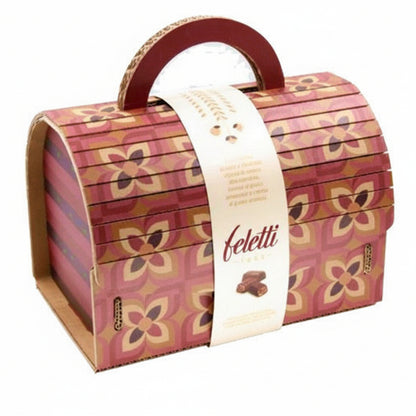 Scatola bauletto rosso in cartone con manico superiore e chiusura metallica, decorata con una fantasia geometrica floreale vintage