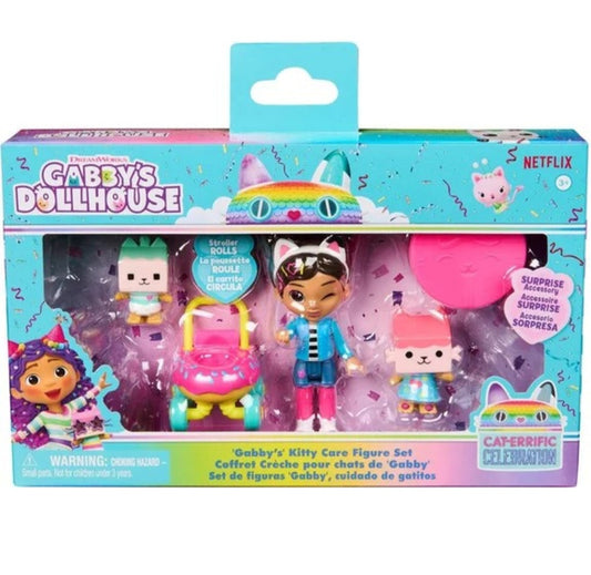 Set di gioco Gabby's Dollhouse con la bambola di Gabby, un passeggino a forma di ciambella, statuine di gattini e una scatola regalo rosa a tema gatto