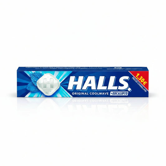 Stick di caramelle balsamiche Halls Original Coolwave Eucalipto con grafica blu e foglie di menta su sfondo chiaro