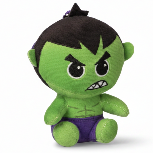 Mini peluche di Hulk della Marvel Avengers in versione chibi seduto, con pelle verde, capelli neri, espressione arrabbiata e pantaloncini viola