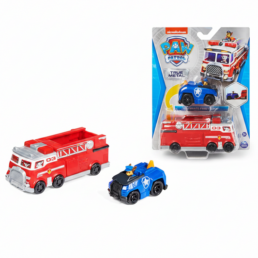 Confezione e veicoli del set Paw Patrol True Metal Ultimate Fire Truck Team Pack di Spin Master, composto da un grande camion dei pompieri rosso e un veicolo blu con personaggio