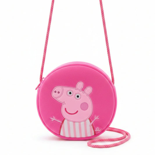 Borsetta rotonda in peluche rosa di Peppa Pig con applicazione ricamata, chiusura a zip e tracolla in cordino su sfondo bianco