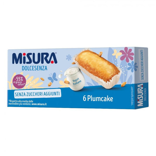 Confezione di 6 Plumcake Misura Dolcesenza allo yogurt italiano, mostrati insieme a un plumcake soffice e un vasetto di yogurt su sfondo neutro