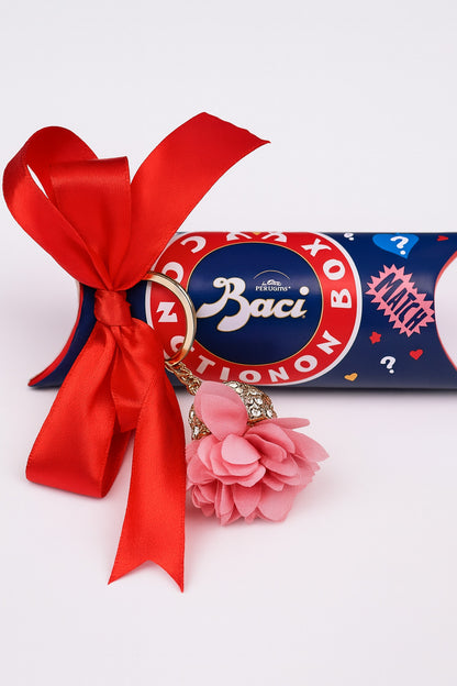 Baci Perugina BaciONbox - Confezione Regalo con Fiocco Rosso e Portachiavi Corona con Nappina Rosa