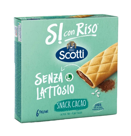 Confezione di Riso Scotti Sì! con Riso, snack al cacao senza lattosio, con un'illustrazione dello snack farcito su sfondo verde acqua.