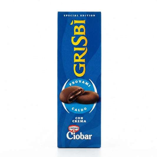 Confezione verticale di biscotti Grisbì Ciobar Special Edition su sfondo neutro, con un biscotto farcito in primo piano