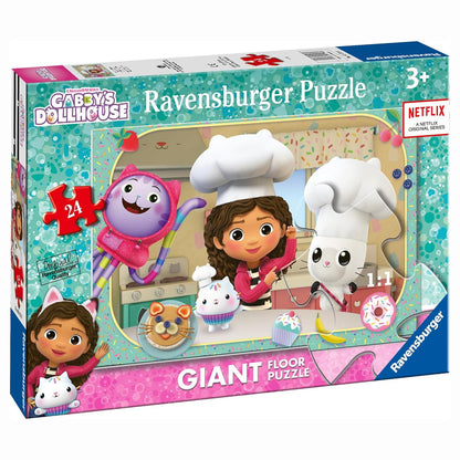 Confezione del puzzle gigante da pavimento Ravensburger di Gabby's Dollhouse da 24 pezzi con Gabby, i gattini e dolcetti su sfondo turchese e rosa.