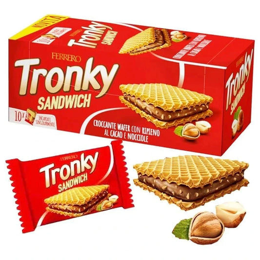 Confezione e singola barretta di Ferrero Tronky Sandwich con wafer croccante e ripieno al cacao e nocciole su sfondo neutro