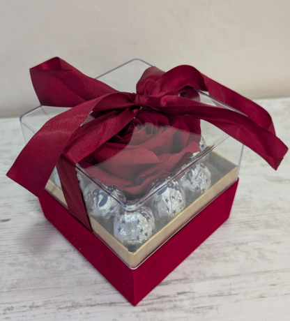 Scatola Rossa con Cioccolato e Rosa Velluto