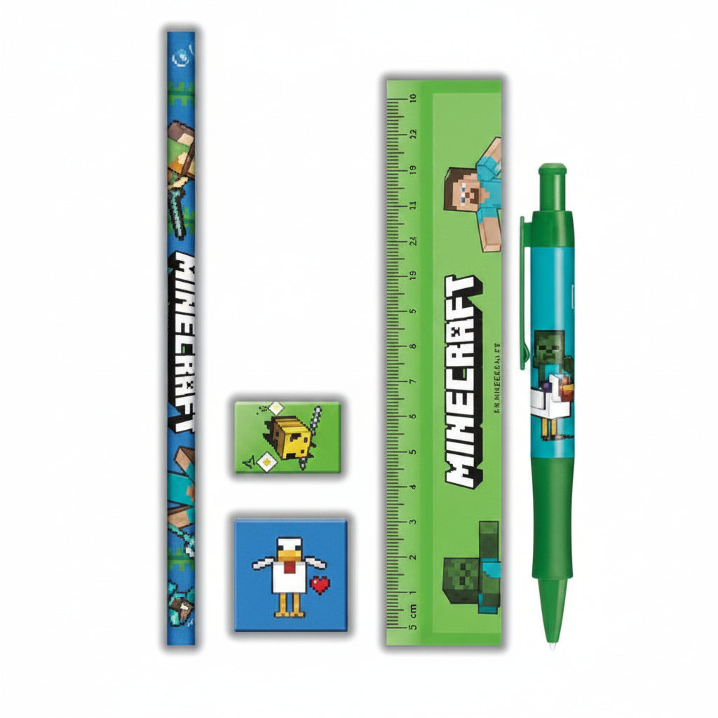 Set cancelleria Minecraft composto da matita, penna, righello verde e due gomme con grafiche pixel art del videogioco su sfondo bianco