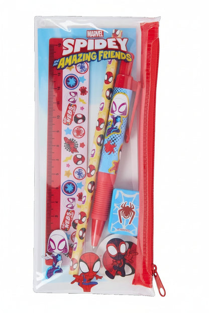 Set cancelleria Spidey and His Amazing Friends in astuccio trasparente con zip rossa, contenente righello, penna, matita e gomma su sfondo bianco