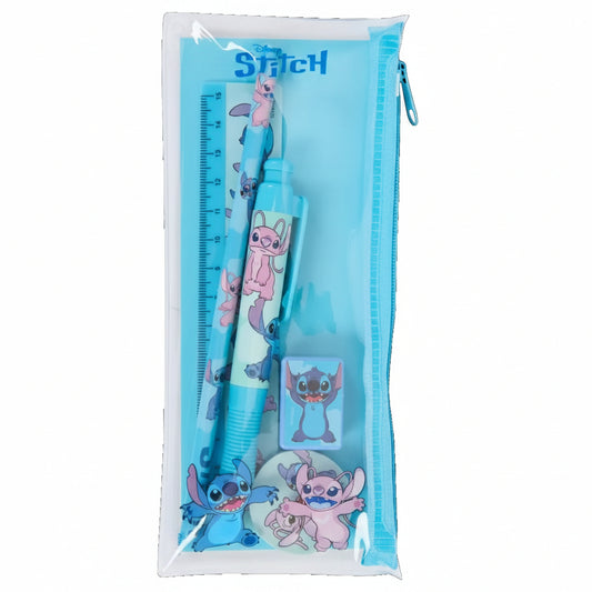 Set cancelleria Disney Stitch in astuccio trasparente con zip azzurra, contenente righello, penna, matita e gomma su sfondo bianco