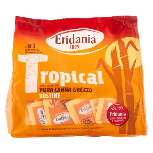 Confezione arancione di Zucchero di Pura Canna Grezzo Tropical Eridania in bustine monodose con grafica di canna da zucchero su sfondo bianco